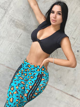 Load image into Gallery viewer, Jade Leopard Leggings
